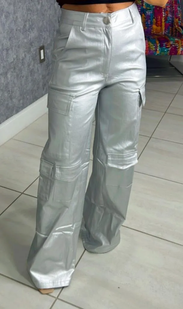 4535 High rise shiny cargo pants