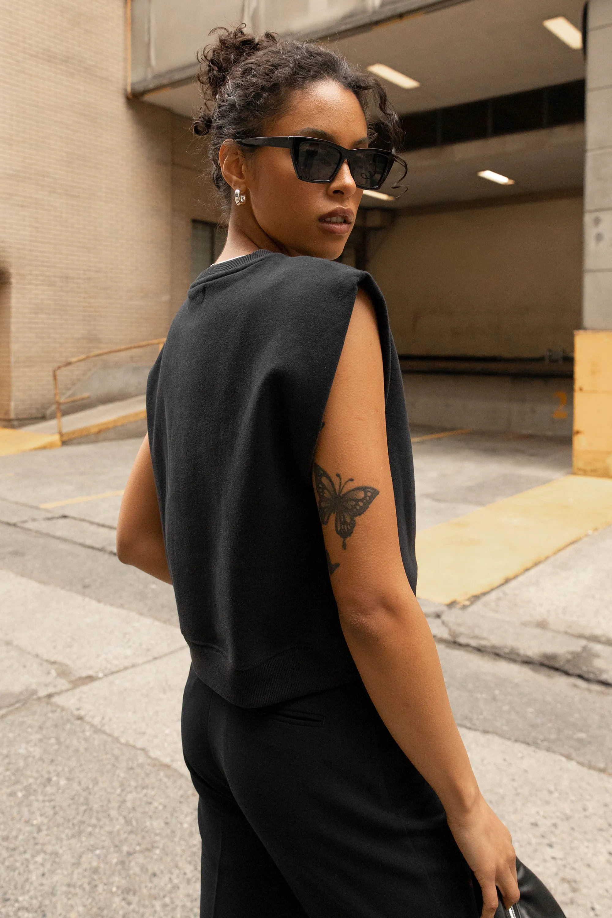 STRUCTURED SHOULDER TANK